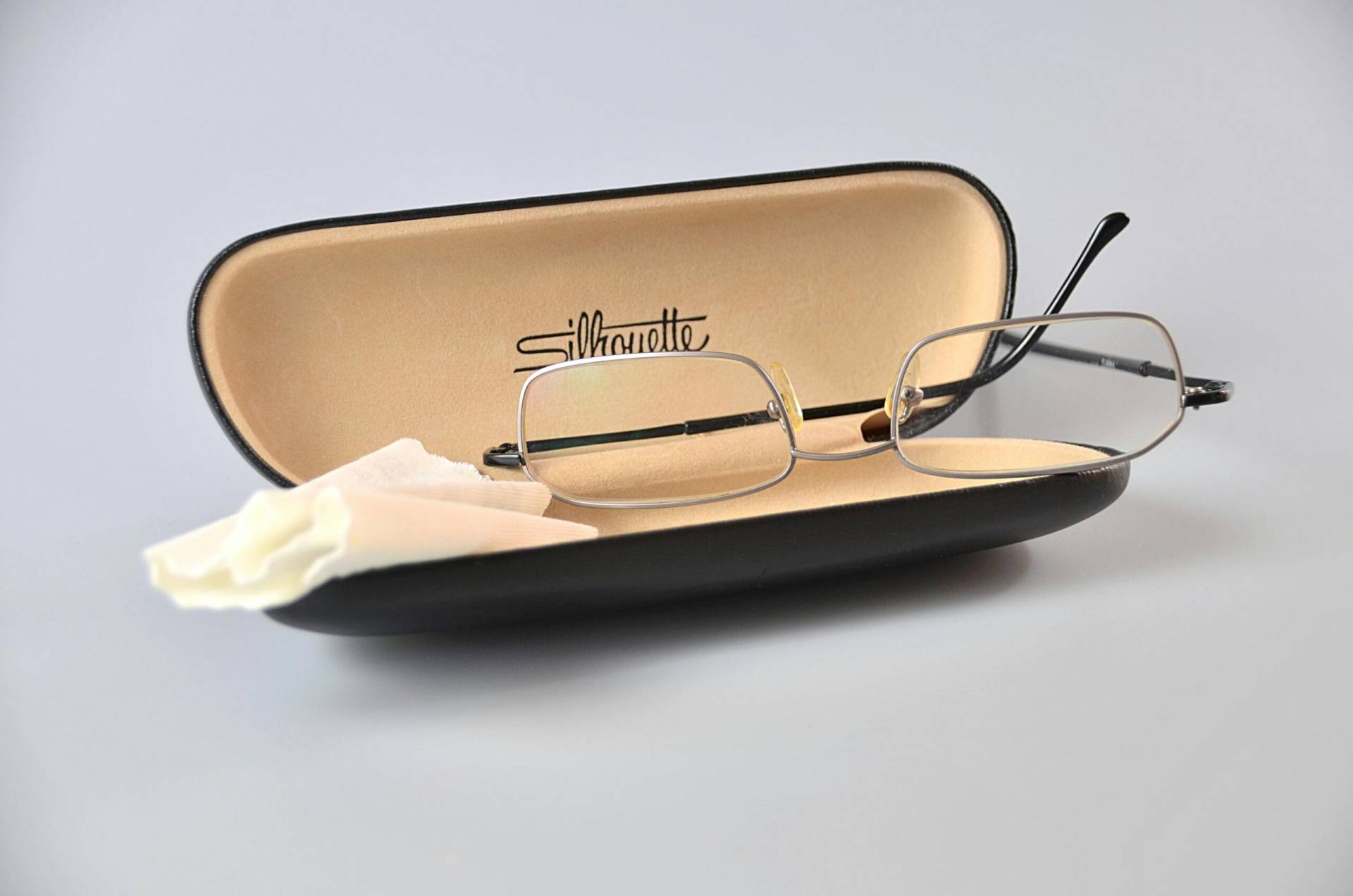 Discover elegant eyeglasses in a classic Silhouette case, perfect for fashion-forward individuals.